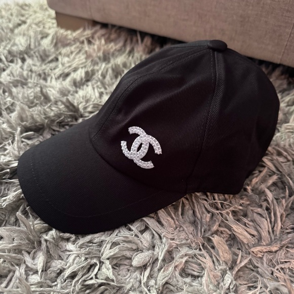 Chanel Black Cap with Logo - Picture 1 of 7